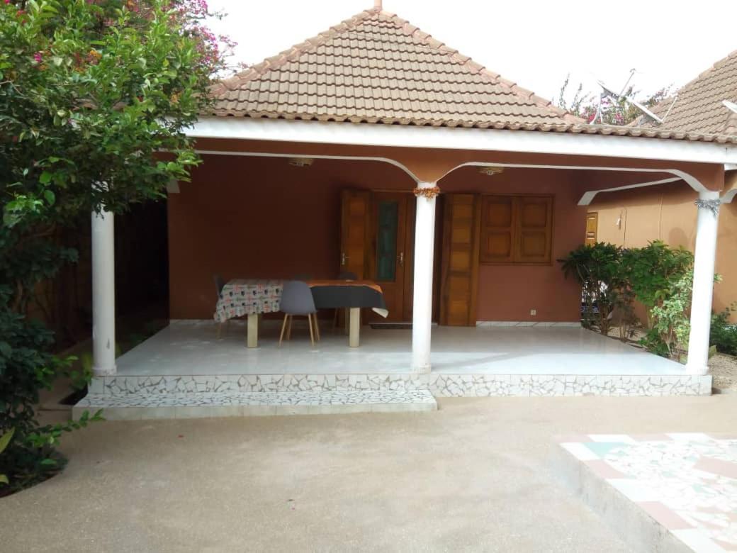 Bed and Breakfast Chez Coumba Et Daniel Saly Exterior foto