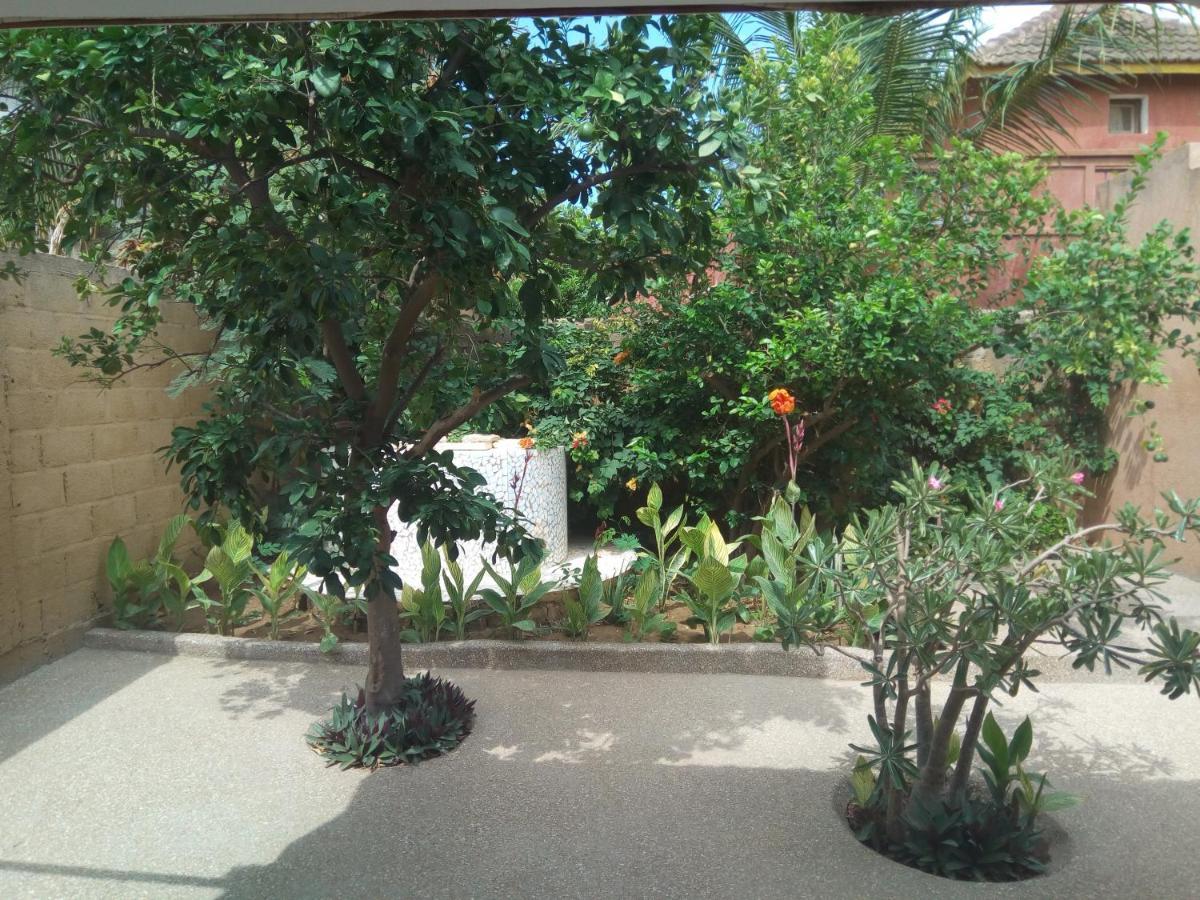 Bed and Breakfast Chez Coumba Et Daniel Saly Exterior foto