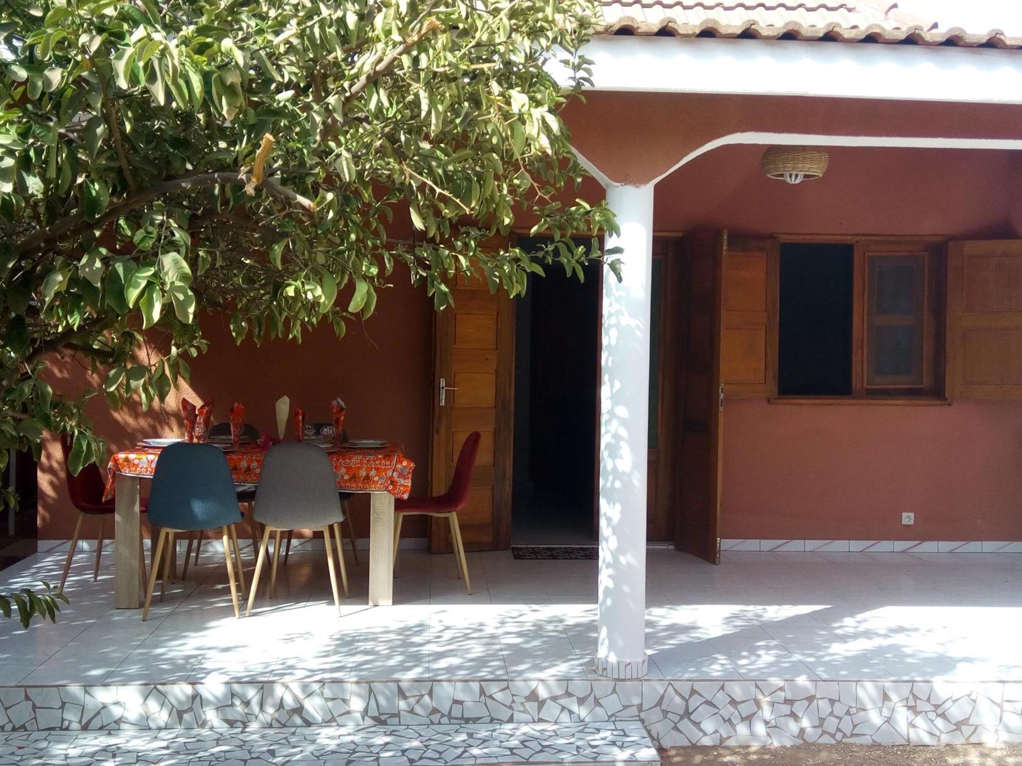 Bed and Breakfast Chez Coumba Et Daniel Saly Exterior foto
